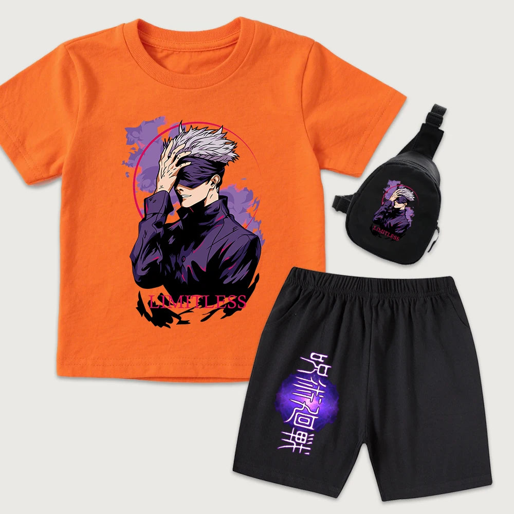 Ensemble enfant : t-shirt orange manches courtes et short noir à imprimé, avec sac noir.
