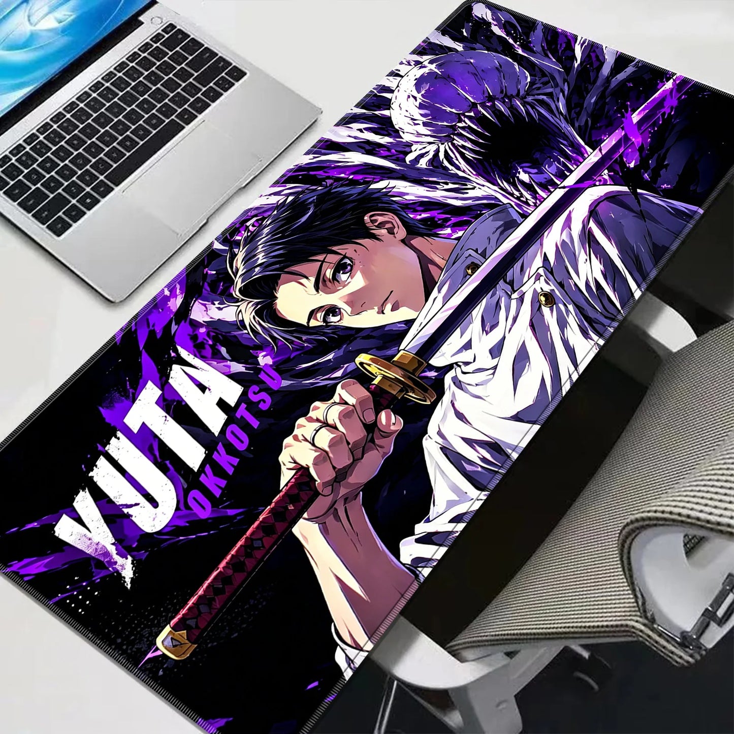Tapis de souris Jujutsu Kaisen Yuta Katana Violet : violet à motif anime Yuta, katana et personnage, bords noirs