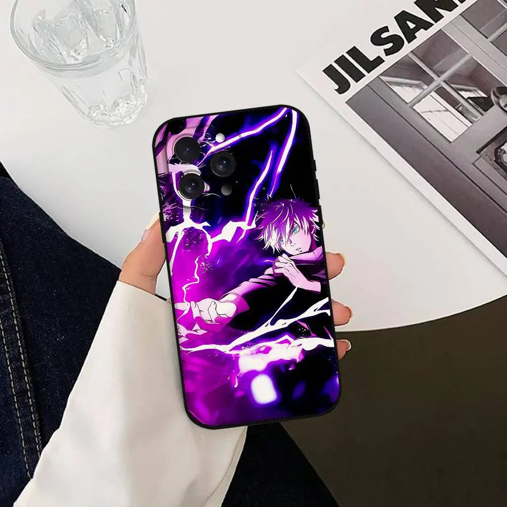 Coque iPhone noire violette avec Gojo Satoru et éclairs violets