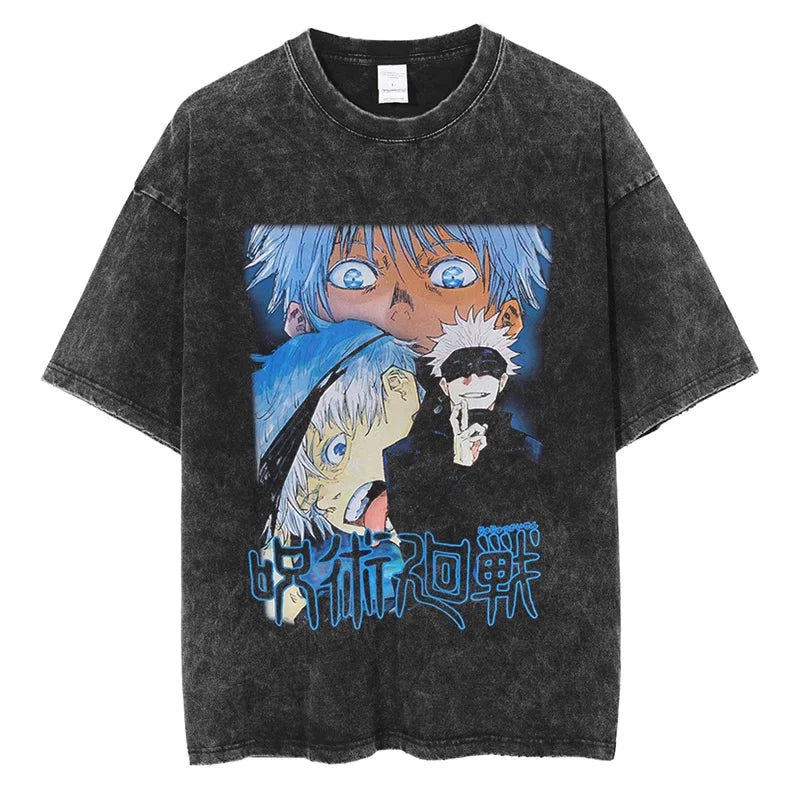 T-shirt Jujutsu Kaisen Gojo Superposition Bleu : gris foncé avec grand visuel anime bleu et blanc sur le devant, texte stylisé