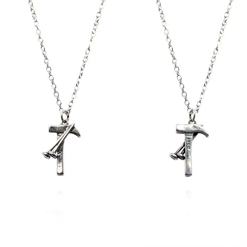 Collier Jujutsu Kaisen double, chaîne argentée et pendentif croix gravé, Technique Vaudou Nobara