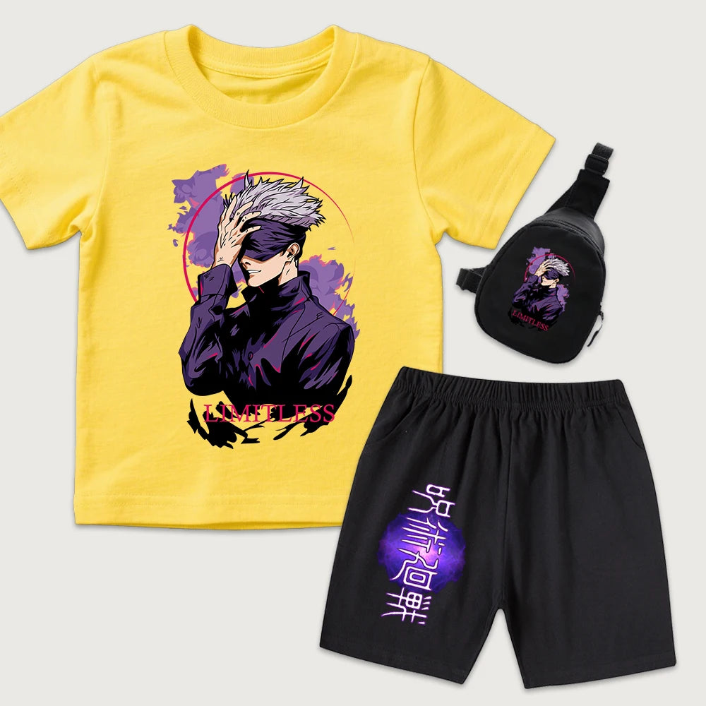 Ensemble enfant : t-shirt jaune manches courtes et short noir à imprimé, avec sac noir.