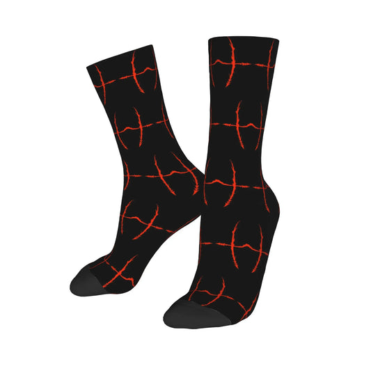 Paire de chaussettes noires à motifs rouges en lignes croisées