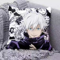Cojín Jujutsu Kaisen Gojo Uniforme Violeta Sonrisa