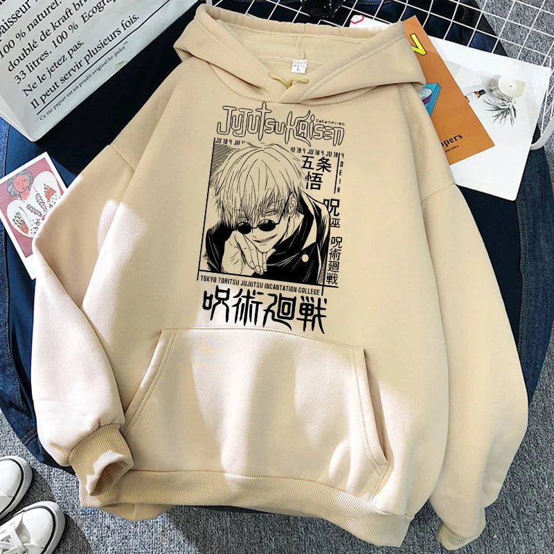 Sweat à capuche beige, grande poche kangourou et illustration du personnage en noir sur le devant