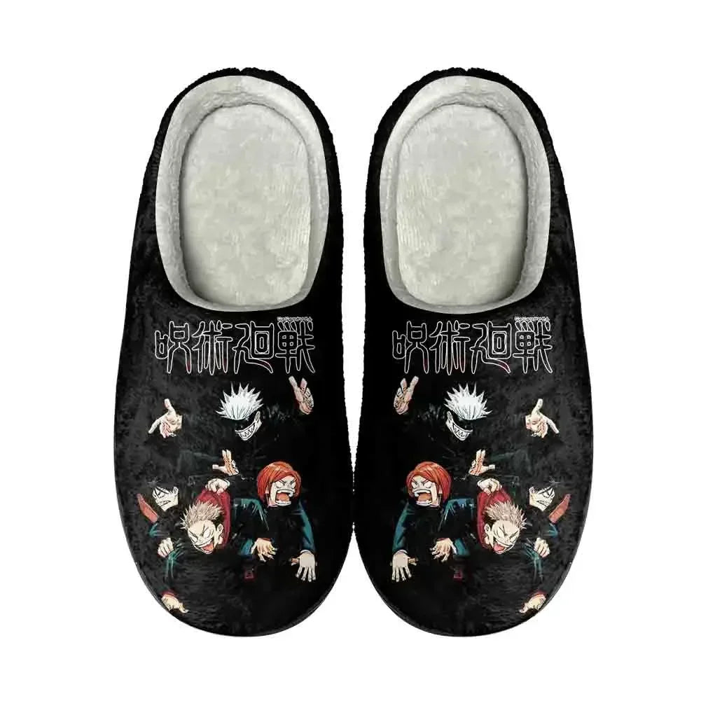 Chaussons noirs en tissu, doublure claire et motif animé sur la face