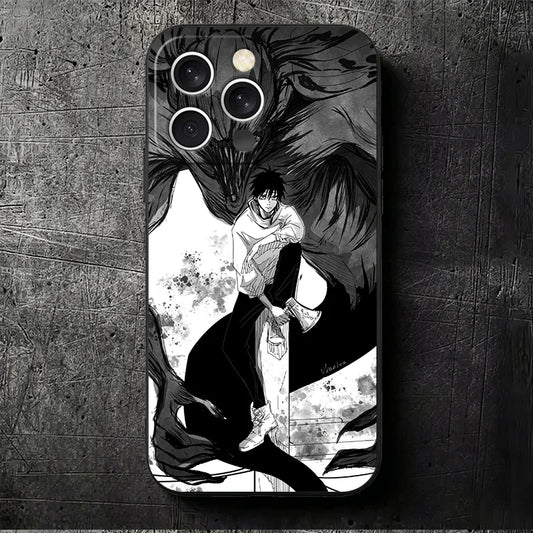 Coque iPhone noire avec motif anime noir et blanc : personnage en pose dynamique.