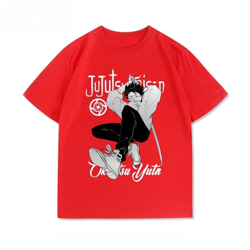 T-shirt rouge à manches courtes avec grand visuel Yuta Okkutsu Action blanc