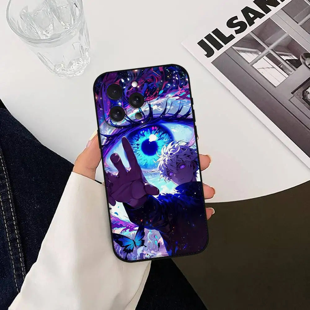 Coque iPhone violette et bleue avec personnage au regard lumineux et éclairs