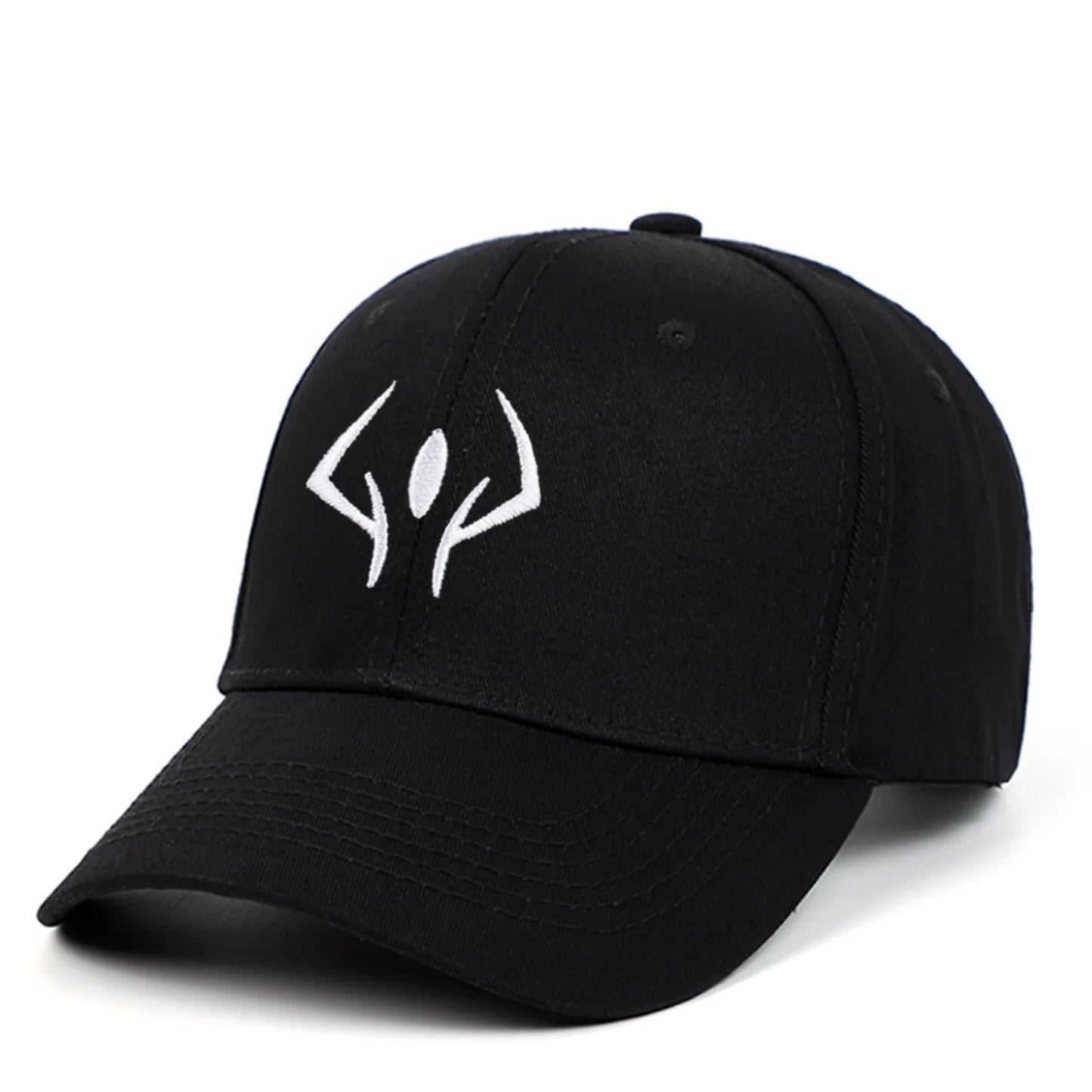 Casquette noire avec motif blanc sur le devant et visière courbée.