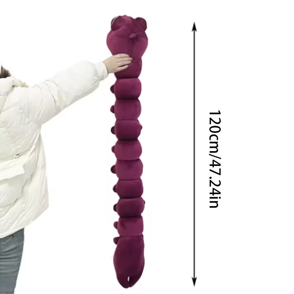 Peluche violette en segments, hauteur indiquée 120 cm, petit visage en bout de patte.