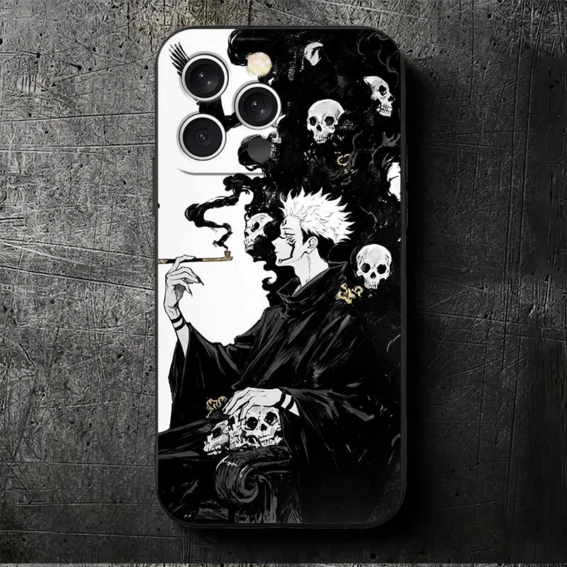 Coque iPhone Ryomen Sukuna noire, illustration en noir et blanc avec crânes