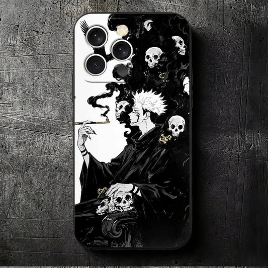 Coque iPhone noire avec crâne et illustration anime, ouvertures pour caméras