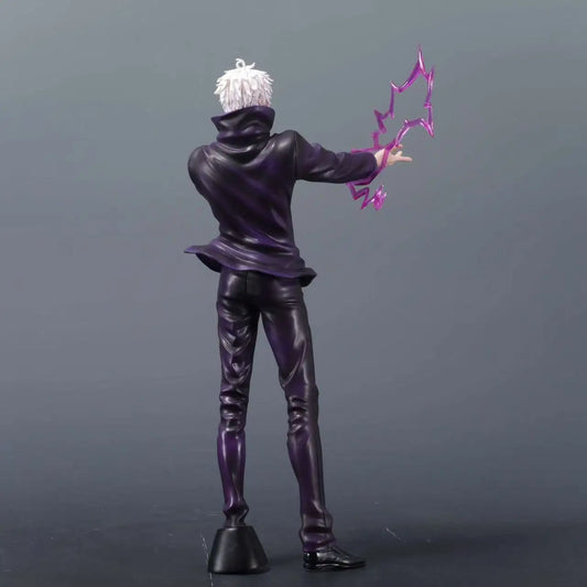 Figurine Jujutsu Kaisen Gojo Limitless Énergie Violette : personnage en tenue sombre, cheveux blancs, énergie violette en forme d’éclats.