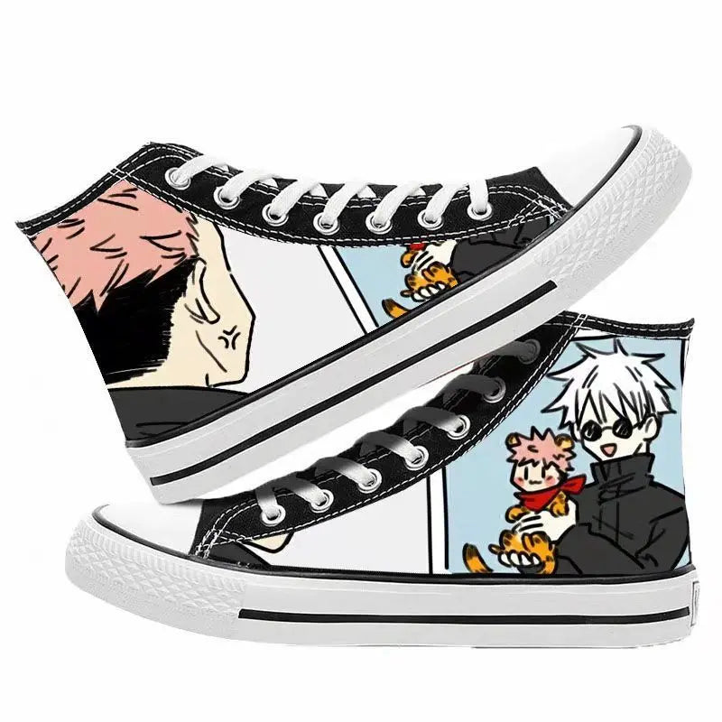 Chaussure montante noire en toile, lacets blancs, dessin cartoon Gojo et Yuji sur le côté.