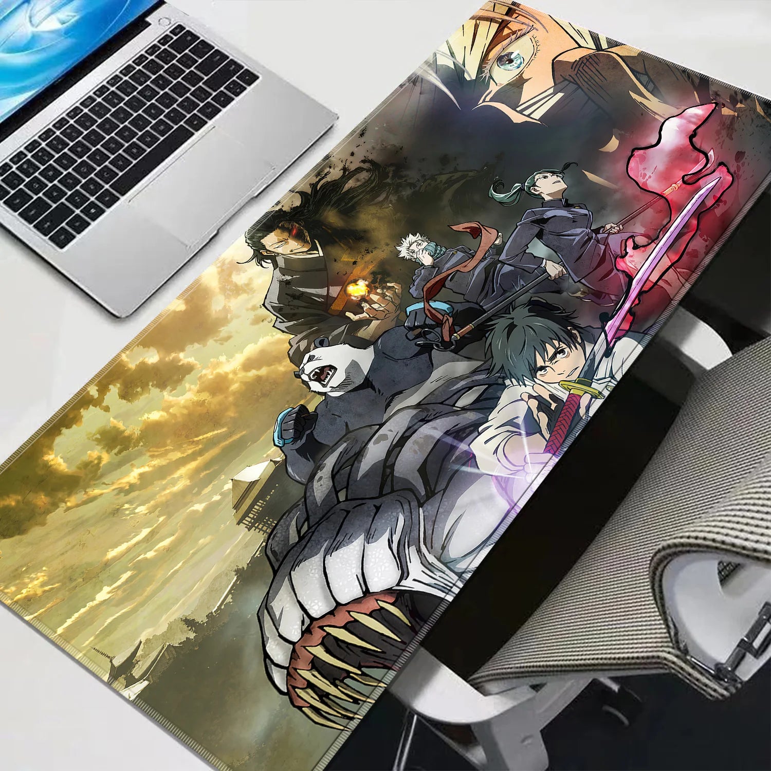 Tapis de souris Jujutsu Kaisen paysage, personnages en combat, palette bleu et orange.