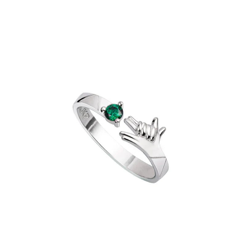 Bague argentée avec pierre verte ronde et motif de main stylisée