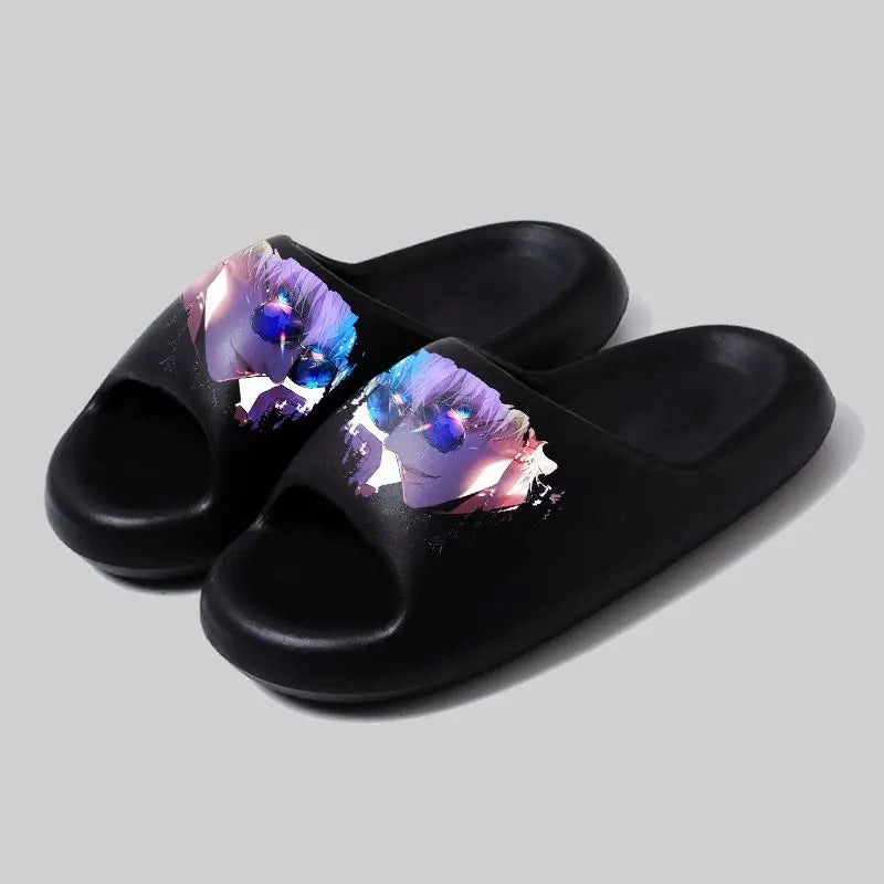 Claquettes noires à bride avec visuel bleu et violet sur le dessus
