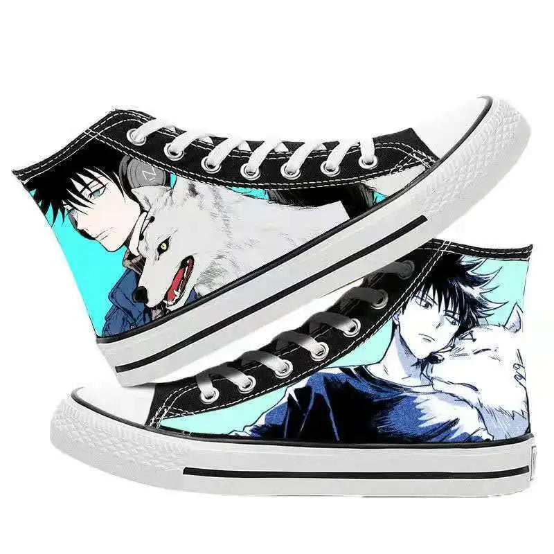 Chaussure montante noire imprimée personnages Jujutsu Kaisen, lacets et semelle blanche.