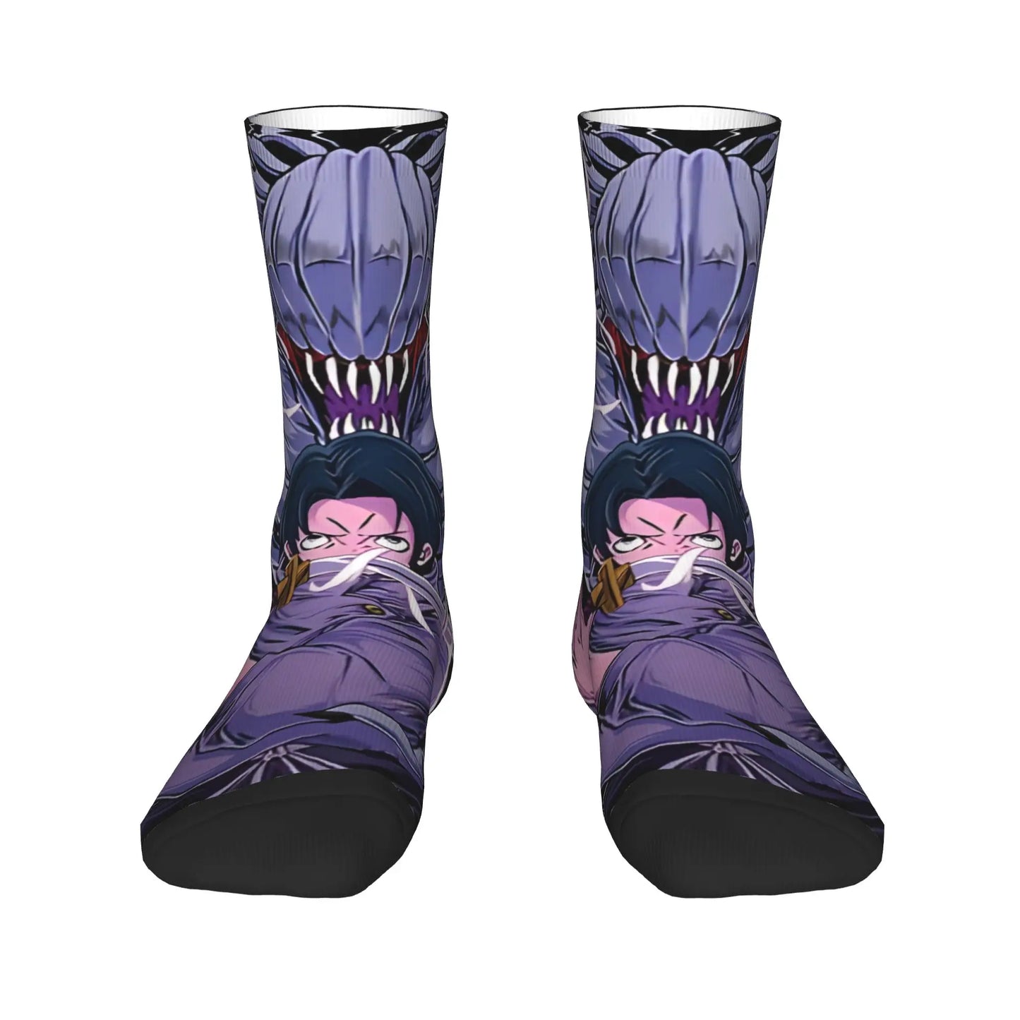 Paire de chaussettes violettes avec motif personnage, bout et talon noirs.