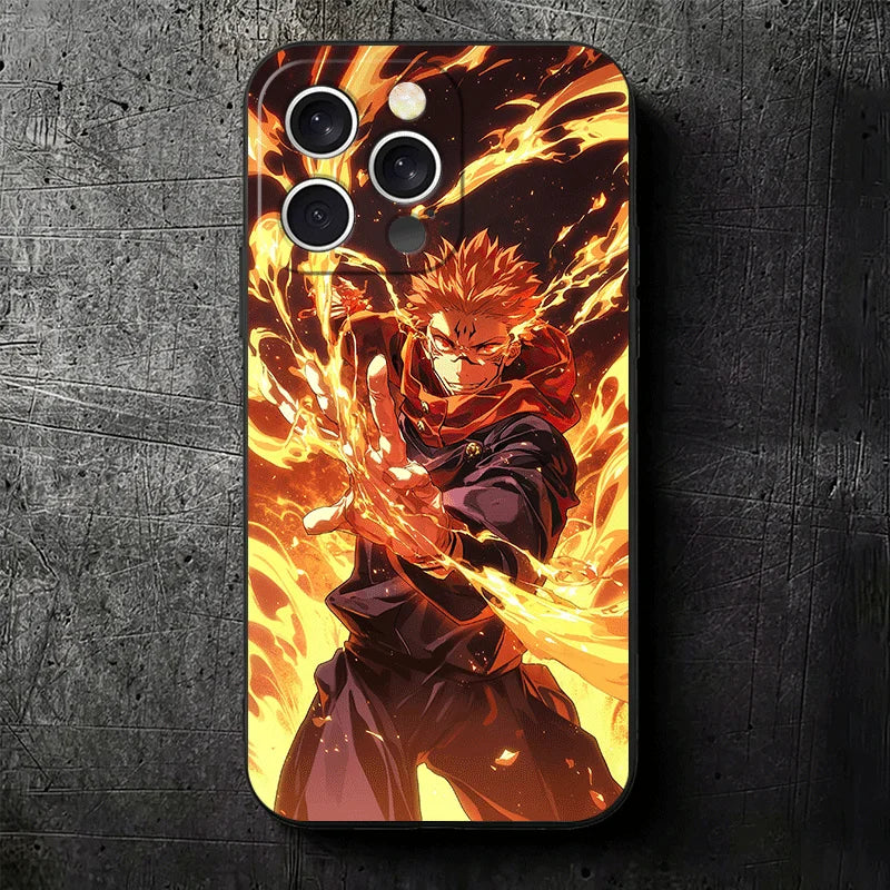 Coque iPhone noire avec personnage anime et flammes orange, ouvertures pour caméras.