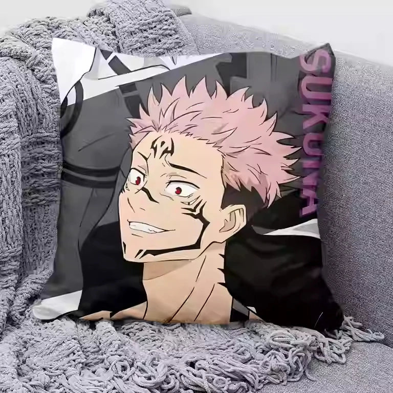 Coussin Jujutsu Kaisen Sukuna Sourire Nom Rose : carré noir avec illustration anime du visage de Sukuna au sourire.