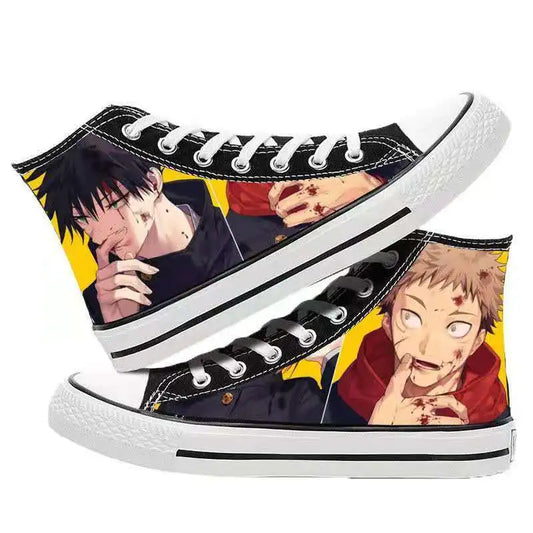Chaussure noire montante avec imprimé manga, lacets blancs et semelle blanche.