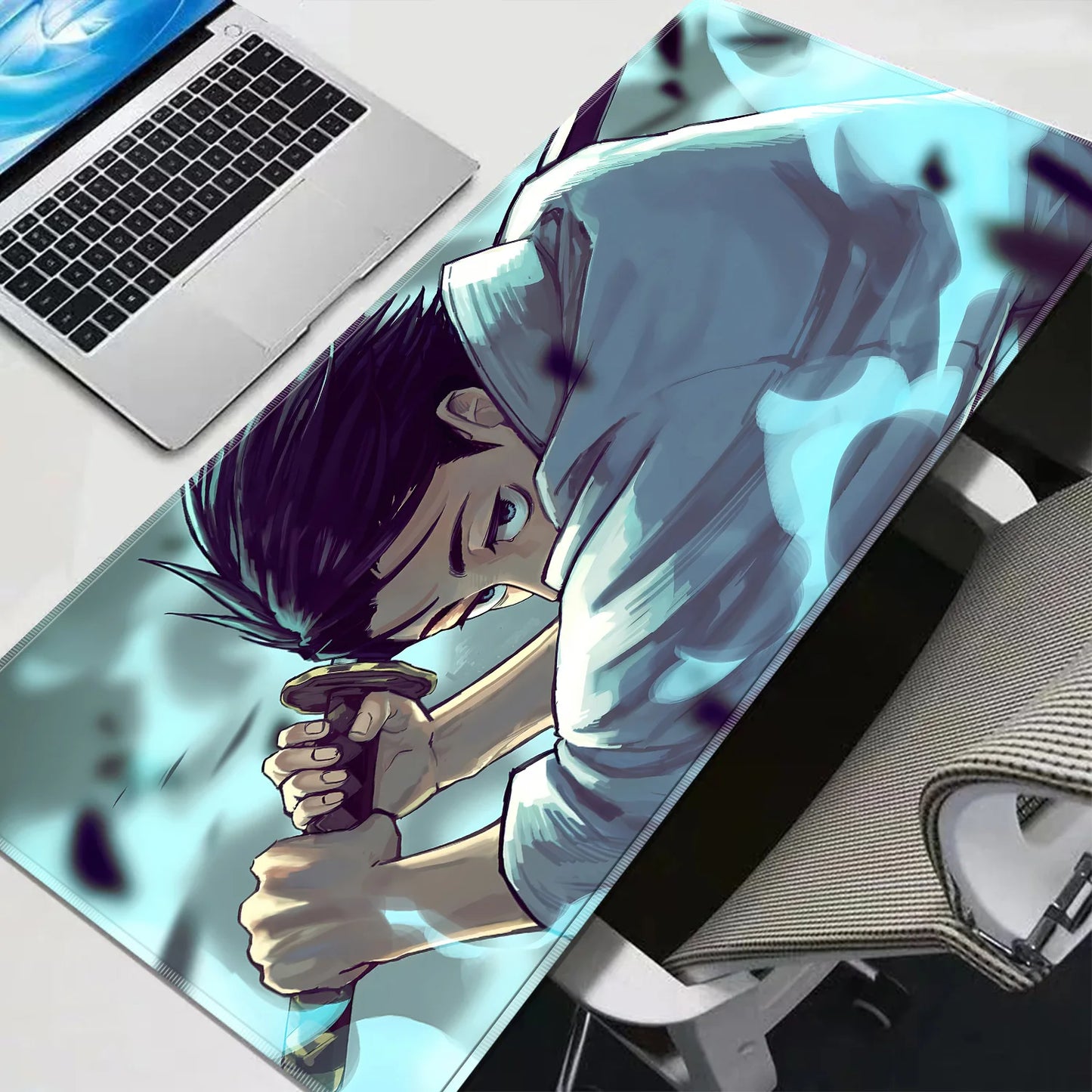 Tapis de souris Jujutsu Kaisen Yuta Katana Bleu Ciel : rectangulaire bleu ciel avec illustration anime d’un personnage tenant une lame