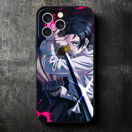 Coque pour iPhone motif anime : personnage cheveux noirs, mains et touches violettes