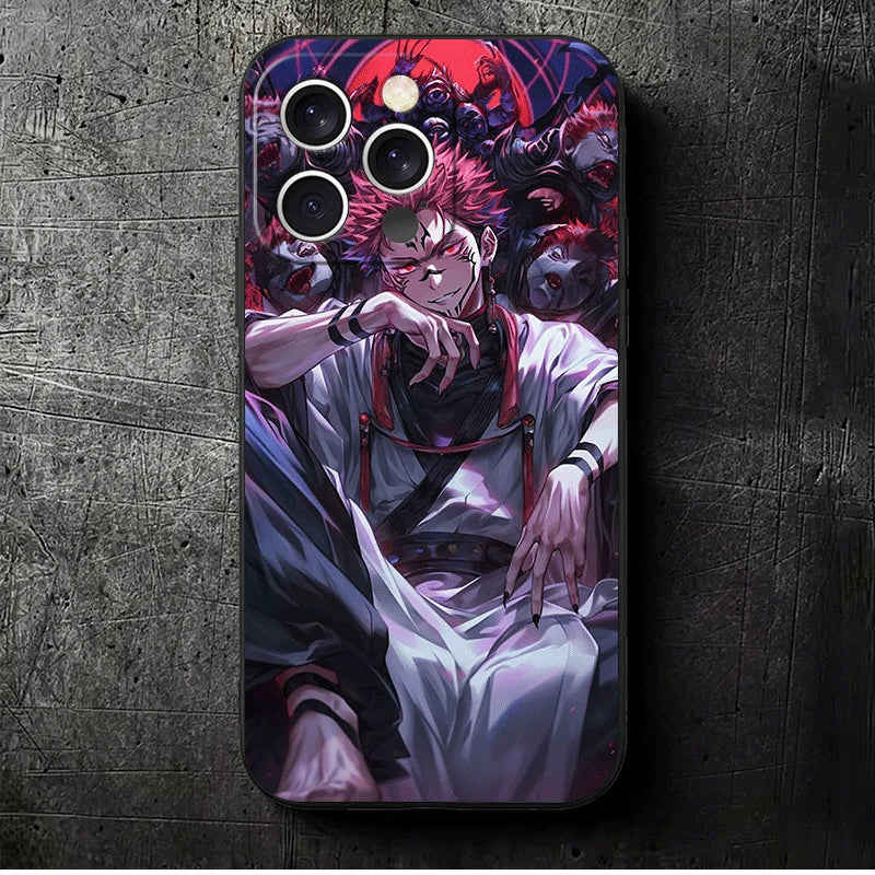 Coque iPhone Ryomen Sukuna, design violet et rose avec personnage en style manga