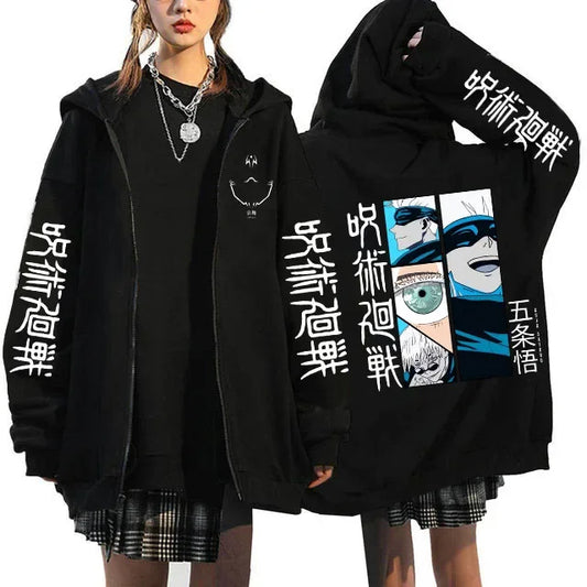 Chaqueta negra con capucha, cremallera delante, bolsillos y gráficos grandes, mangas y espalda ilustradas.