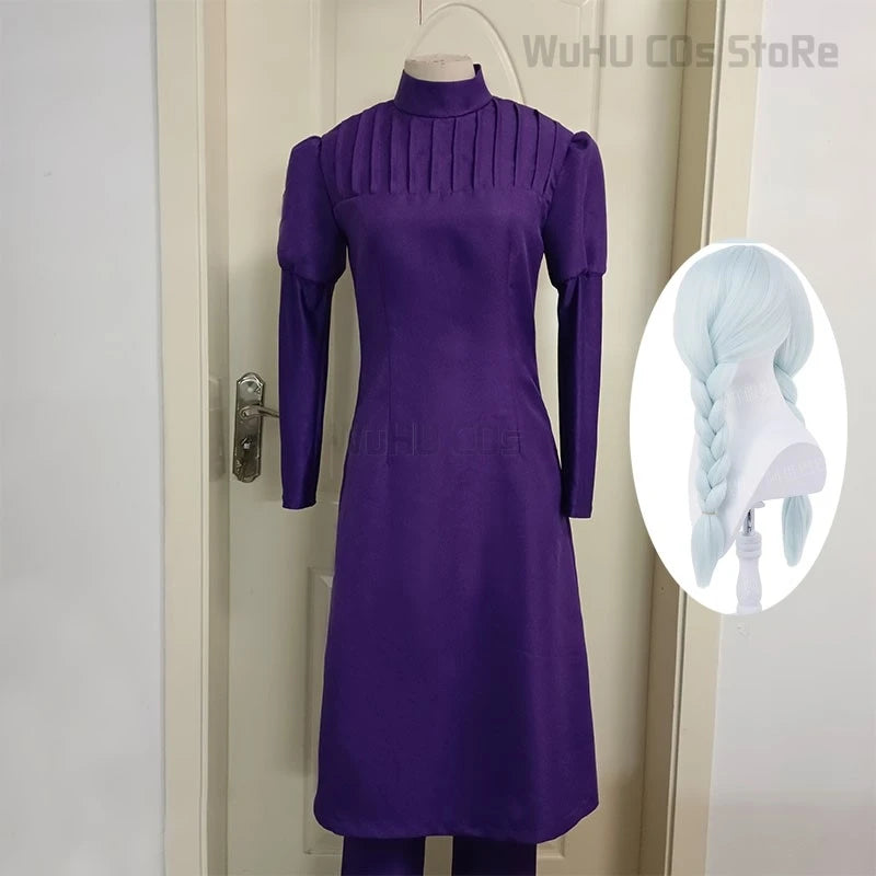 Robe violette à col roulé et manches longues, coupe droite, avec perruque bleu clair