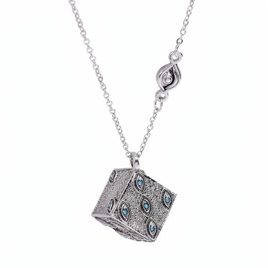 Collier pendentif cubique gravé argenté avec pierres bleues et chaîne argentée
